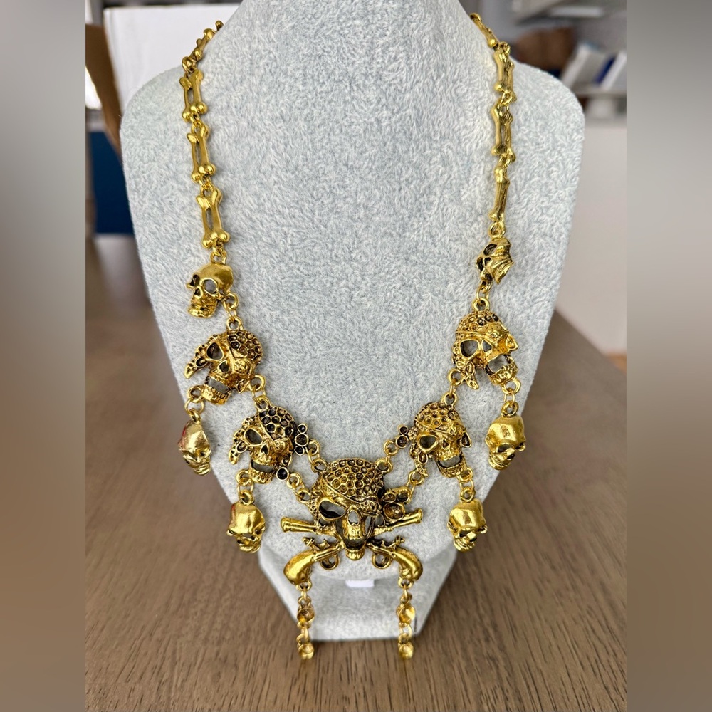 Gold Tone Skull Collar Necklace, New with extender